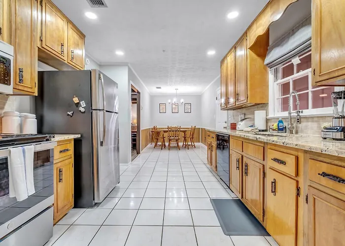 Hudson Manor *