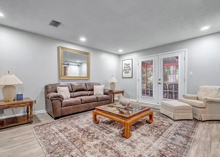 Hudson Manor *