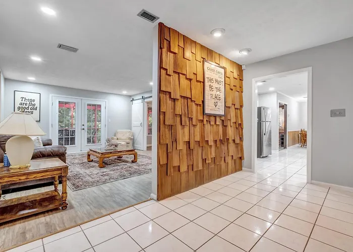 Hudson Manor * Tallahassee