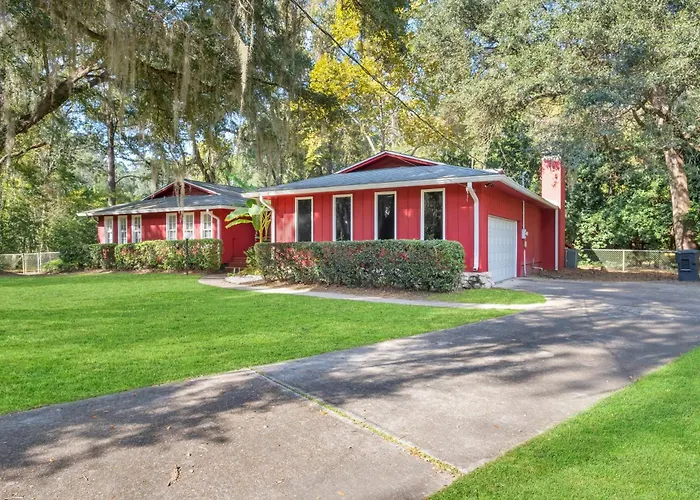 Hudson Manor Holiday home